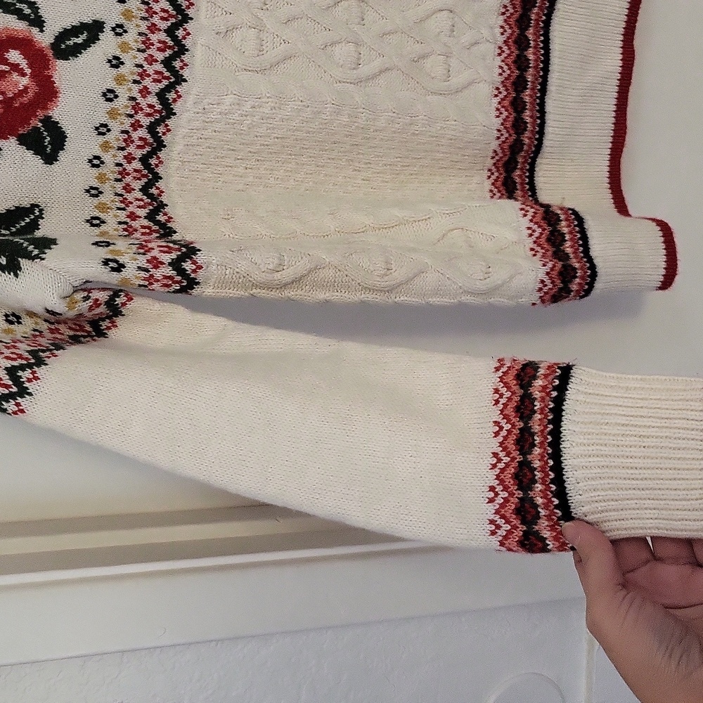 Mossimo size small rose pattern pullover - Picture 4 of 6